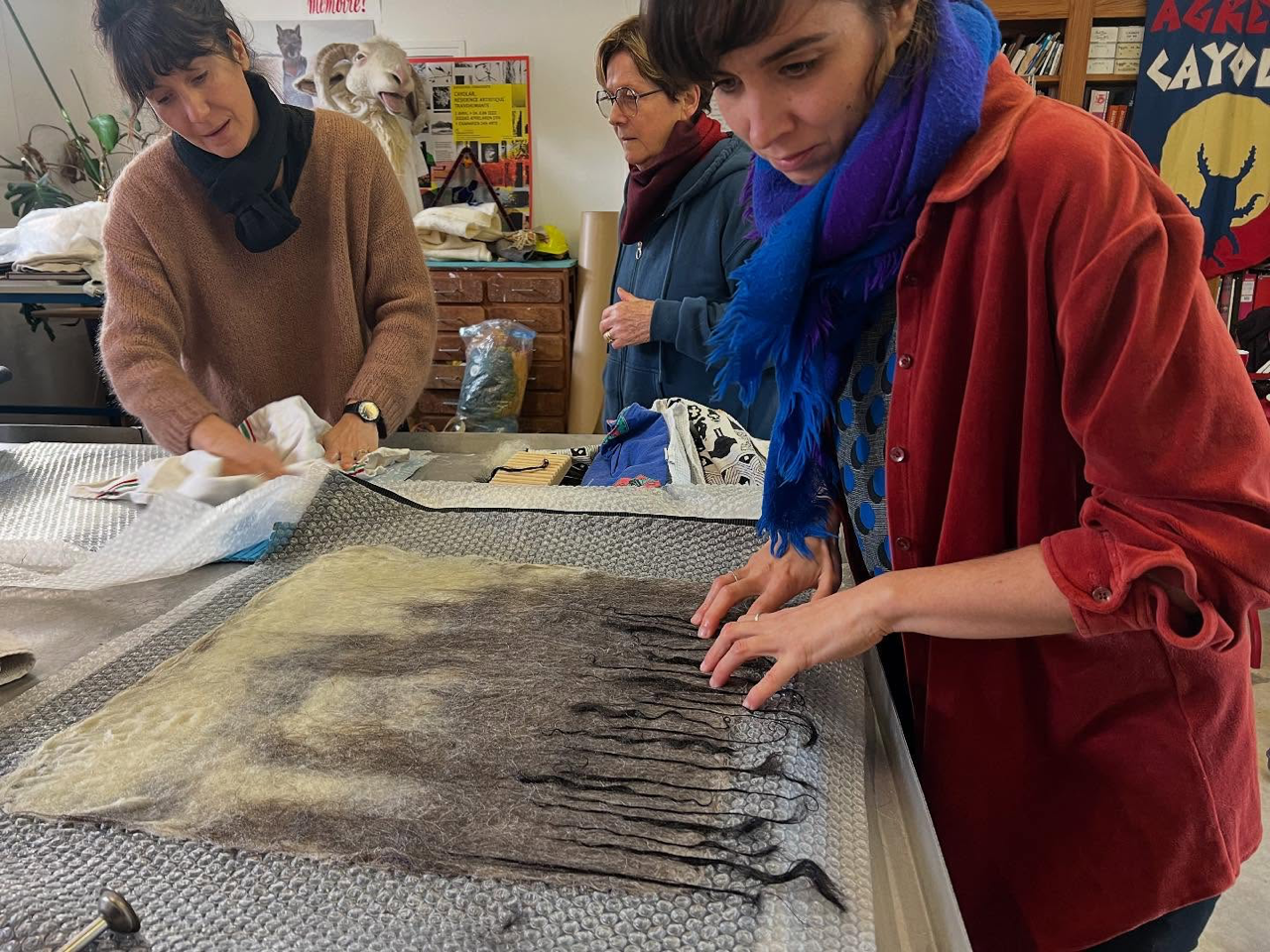 Formation professionnelle aux savoir-faire textiles au laboratoire textile de TRAM-E